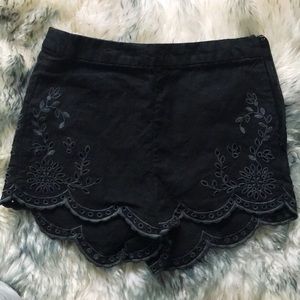 ✖️Free People Embroidered Black Shorts✖️